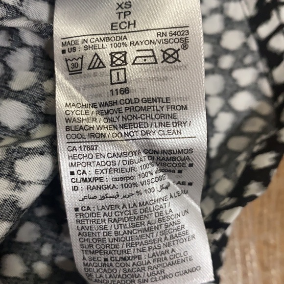 Old navy black & white v neck dress size XS - Picture 5 of 5